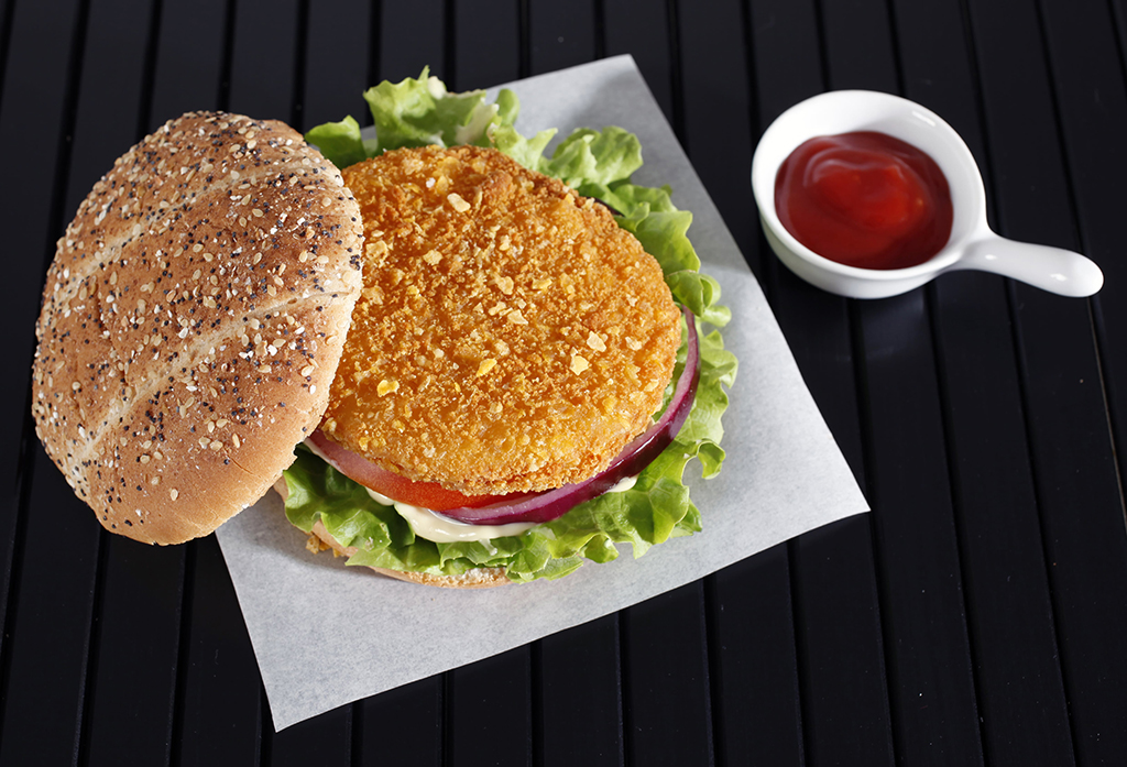 Burger de filet de poulet pané corn-flakes - Délices & Snacks