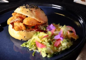 Bao aux chunks de poulet - Délices & Snacks