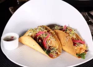 Mini tacos au camembert pané et grenade - Be Snacking